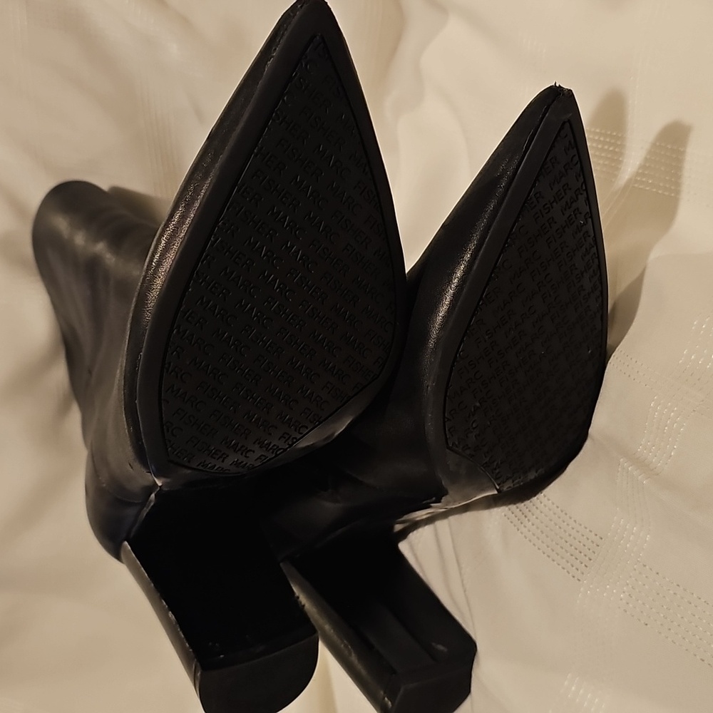 Marc Fisher Black Ankle Boots with Block Heel womans Size 8 Good Condition - Picture 2 of 3